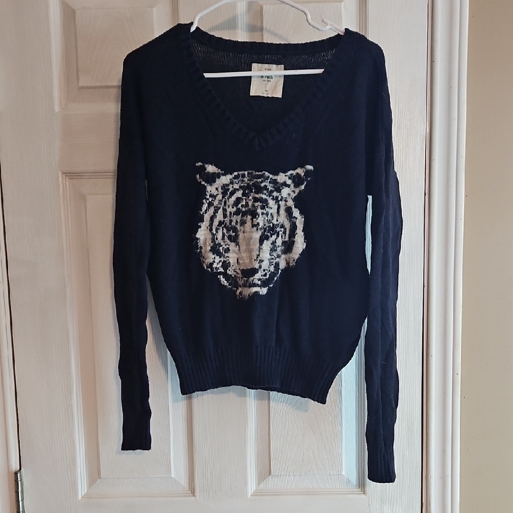 Abercrombie & Fitch Black V-Neck Sweater with Tiger Design